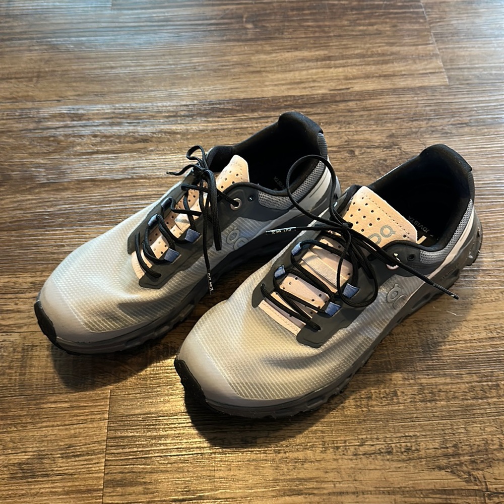 On Running cloud, tennis shoes, cloud tech women’s size 8 1/2. Brand new.